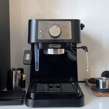 Honest review of De’Longhi Stilosa espresso machine — budget-friendly, beginner-friendly, great espresso shots with 15-bar pump pressure.