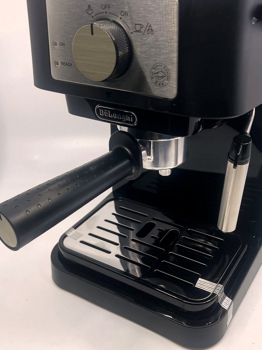 Honest review of De’Longhi Stilosa espresso machine — budget-friendly, beginner-friendly, great espresso shots with 15-bar pump pressure.