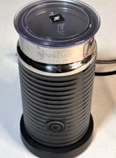 Learn how to use the Nespresso Aeroccino handheld milk frother to make perfect hot or cold foam. Best tips for lattes, plant-based milk, and cleaning.