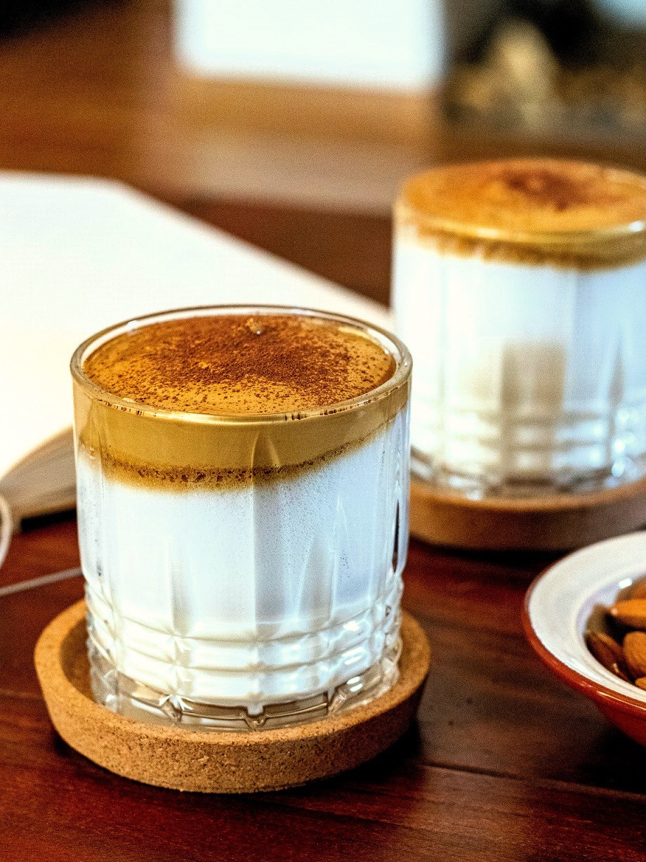 Learn how to use the Nespresso Aeroccino handheld milk frother to make perfect hot or cold foam. Best tips for lattes, plant-based milk, and cleaning.