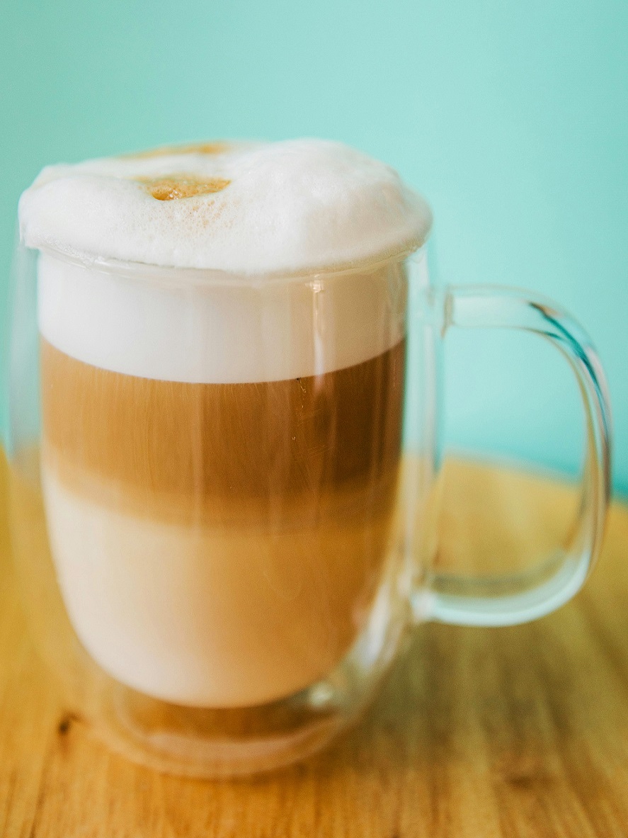 Learn how to use the Nespresso Aeroccino handheld milk frother to make perfect hot or cold foam. Best tips for lattes, plant-based milk, and cleaning.