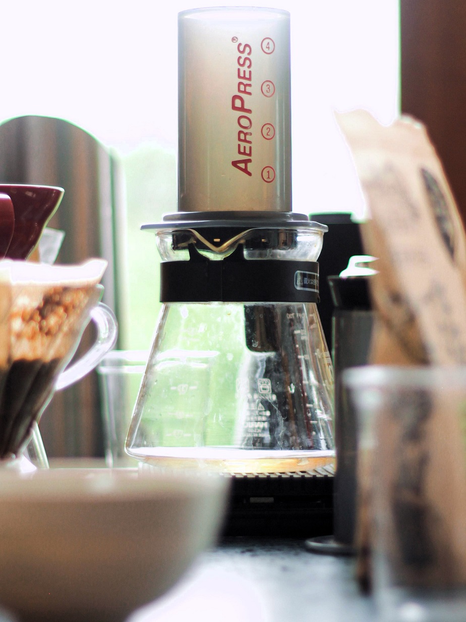 Make a delicious Aeropress latte at home with this easy step-by-step recipe. Learn the best grind size, water temperature, and milk options to create a perfect cup every time. Ideal for coffee lovers looking to craft a rich and creamy latte without an espresso machine.