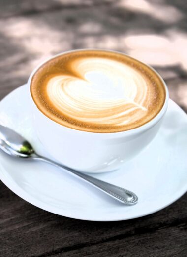 Make a delicious Aeropress latte at home with this easy step-by-step recipe. Learn the best grind size, water temperature, and milk options to create a perfect cup every time. Ideal for coffee lovers looking to craft a rich and creamy latte without an espresso machine.