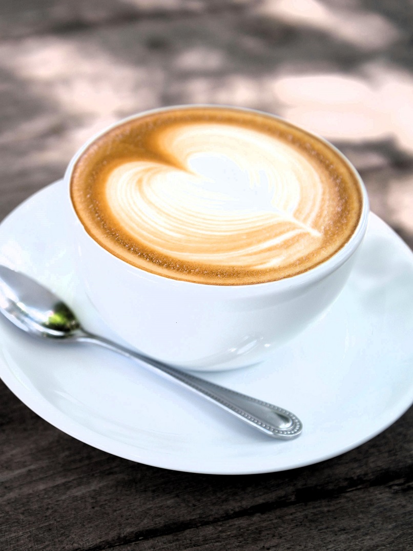 Make a delicious Aeropress latte at home with this easy step-by-step recipe. Learn the best grind size, water temperature, and milk options to create a perfect cup every time. Ideal for coffee lovers looking to craft a rich and creamy latte without an espresso machine.