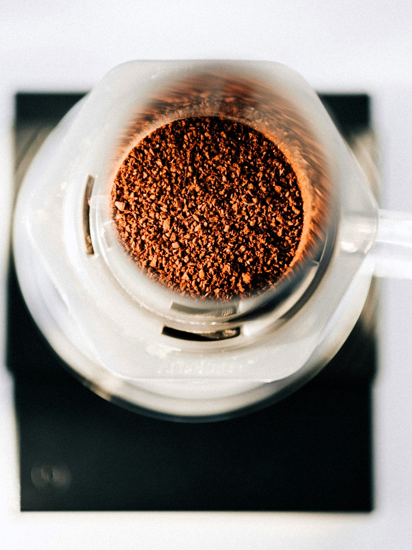 Make a delicious Aeropress latte at home with this easy step-by-step recipe. Learn the best grind size, water temperature, and milk options to create a perfect cup every time. Ideal for coffee lovers looking to craft a rich and creamy latte without an espresso machine.