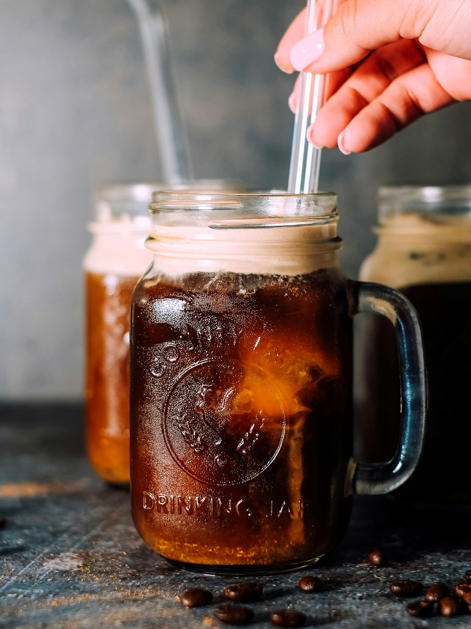 Learn how to make nitro cold brew coffee with sweet cream at home using simple ingredients. This Starbucks copycat recipe uses cold brew concentrate, nitrogen cartridges, and homemade vanilla sweet cream for a smooth, creamy coffee drink.