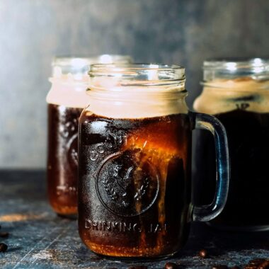 Learn how to make nitro cold brew coffee with sweet cream at home using simple ingredients. This Starbucks copycat recipe uses cold brew concentrate, nitrogen cartridges, and homemade vanilla sweet cream for a smooth, creamy coffee drink.