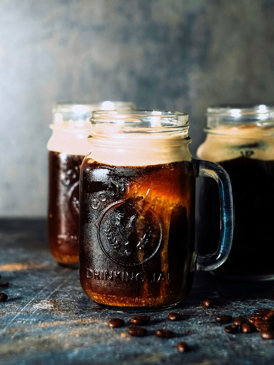 Learn how to make nitro cold brew coffee with sweet cream at home using simple ingredients. This Starbucks copycat recipe uses cold brew concentrate, nitrogen cartridges, and homemade vanilla sweet cream for a smooth, creamy coffee drink.