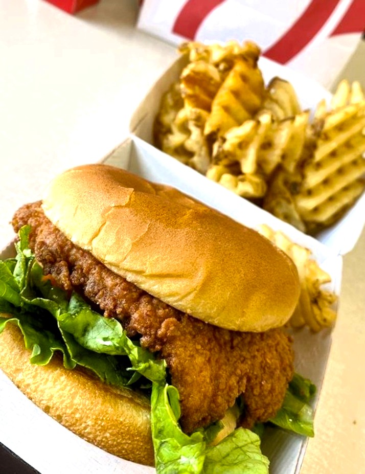]Learn the best way to reheat a Chick-fil-A chicken sandwich while keeping it juicy, crispy, and full of flavor.
