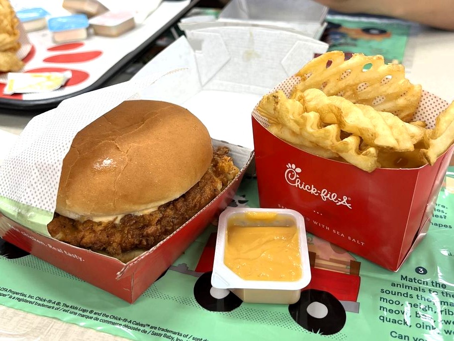 ]Learn the best way to reheat a Chick-fil-A chicken sandwich while keeping it juicy, crispy, and full of flavor.