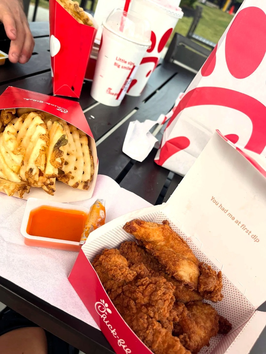 ]Learn the best way to reheat a Chick-fil-A chicken sandwich while keeping it juicy, crispy, and full of flavor.