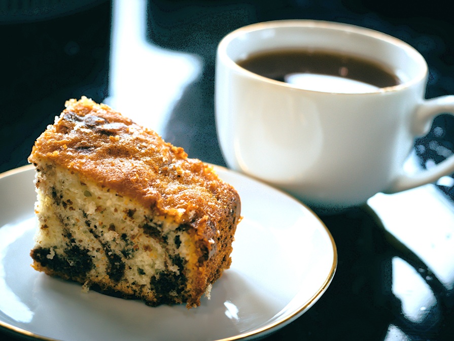 Learn how to store coffee cake the right way so it stays soft, moist, and delicious for days with simple storage tips for the counter, fridge, and freezer.
