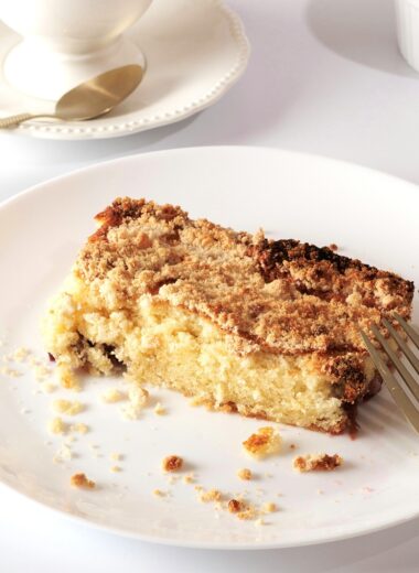 Learn how to store coffee cake the right way so it stays soft, moist, and delicious for days with simple storage tips for the counter, fridge, and freezer.