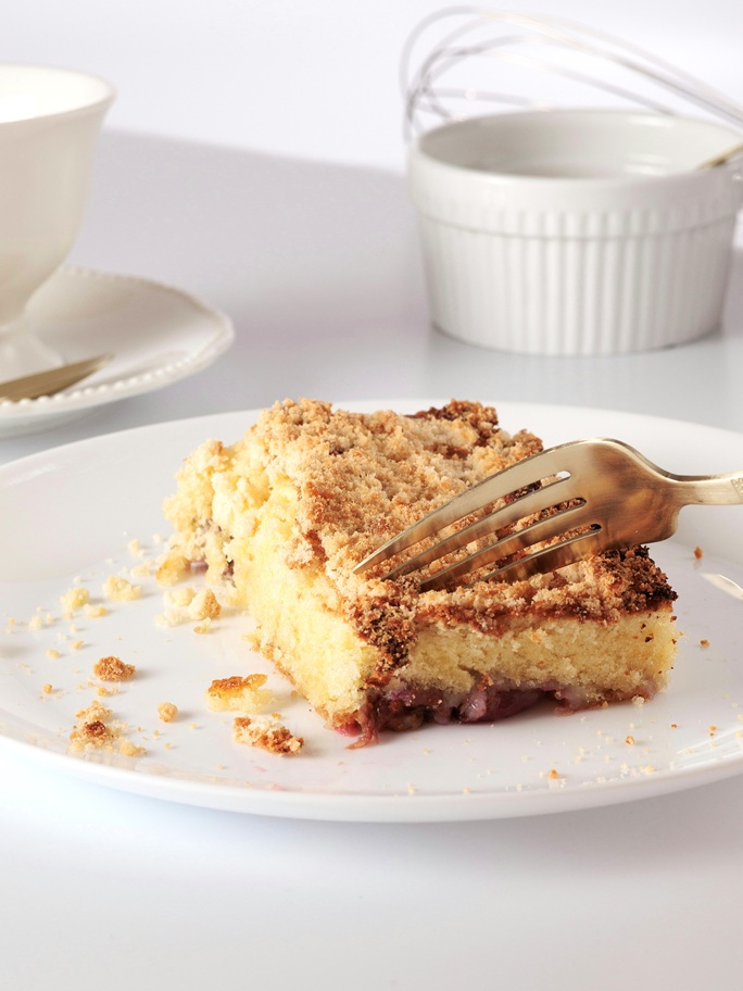 Learn how to store coffee cake the right way so it stays soft, moist, and delicious for days with simple storage tips for the counter, fridge, and freezer.